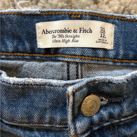 Abercrombie Ultra High Rise 90s Jeans - Picture 2 of 6